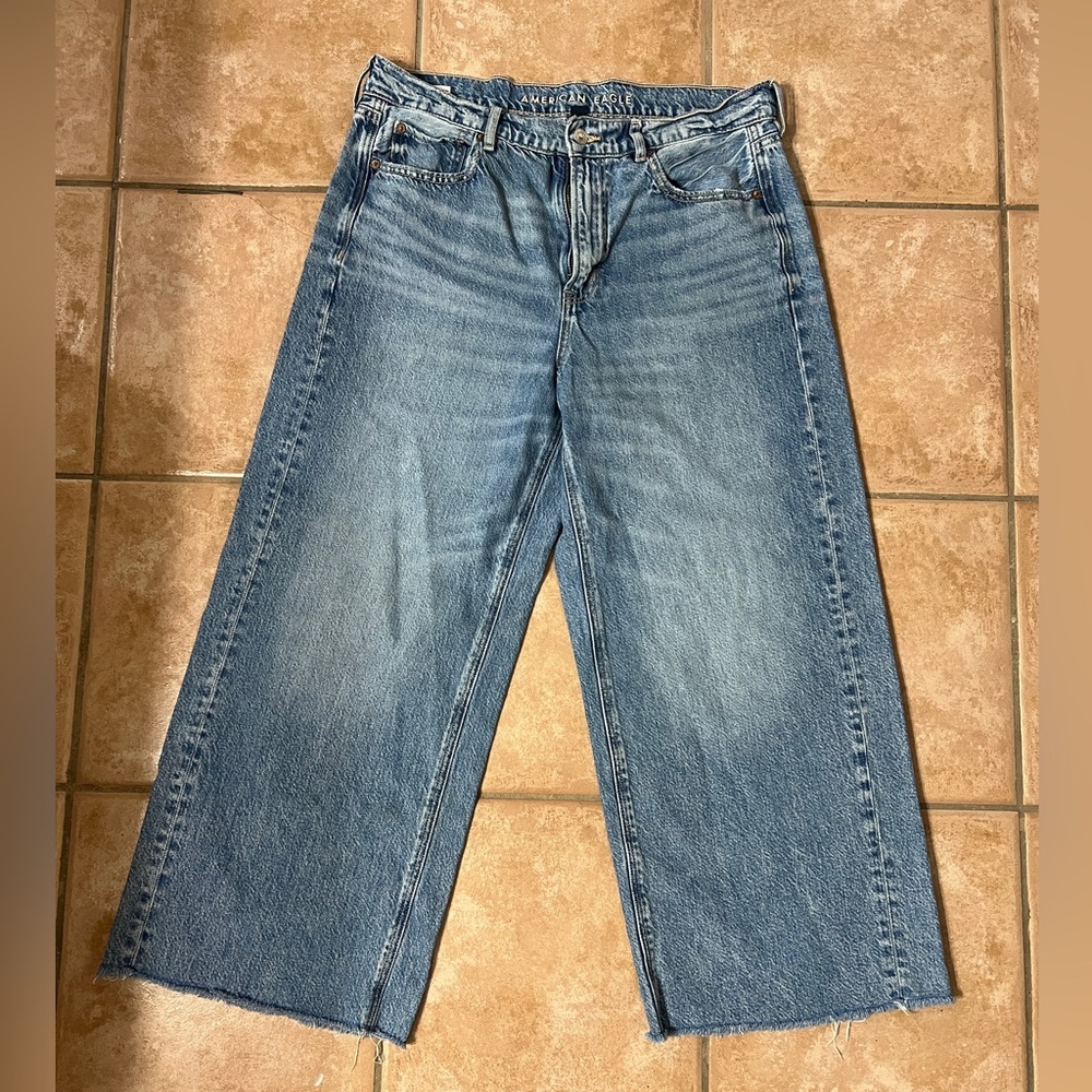 American Eagle Super High Rise Baggy Wide Leg jeans medium wash size 10 short